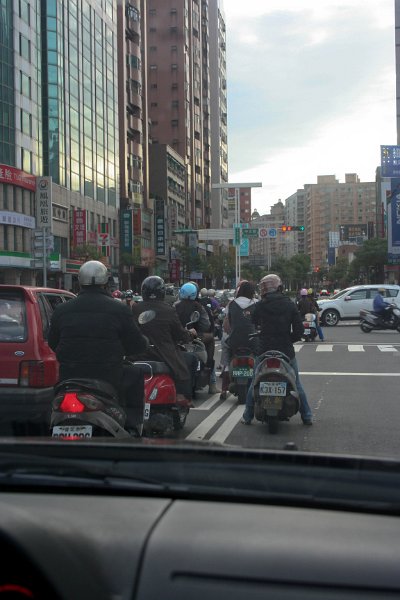 driving in taiwan is... interesting... the only time U\'ll see this if a biker group rides by. this is almost every light...